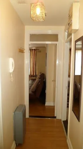 דבלין Inn On The Liffey Guesthouse לינה וארוחת בוקר